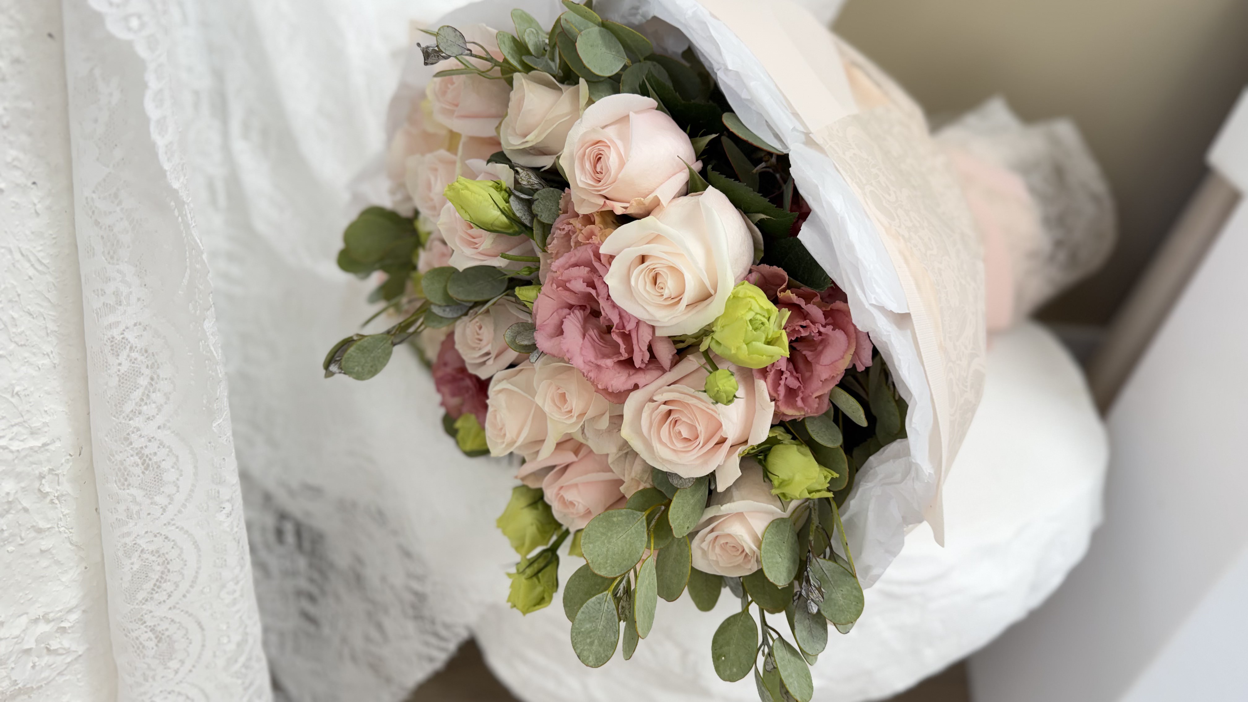 Lisianthus with roses — view 1
